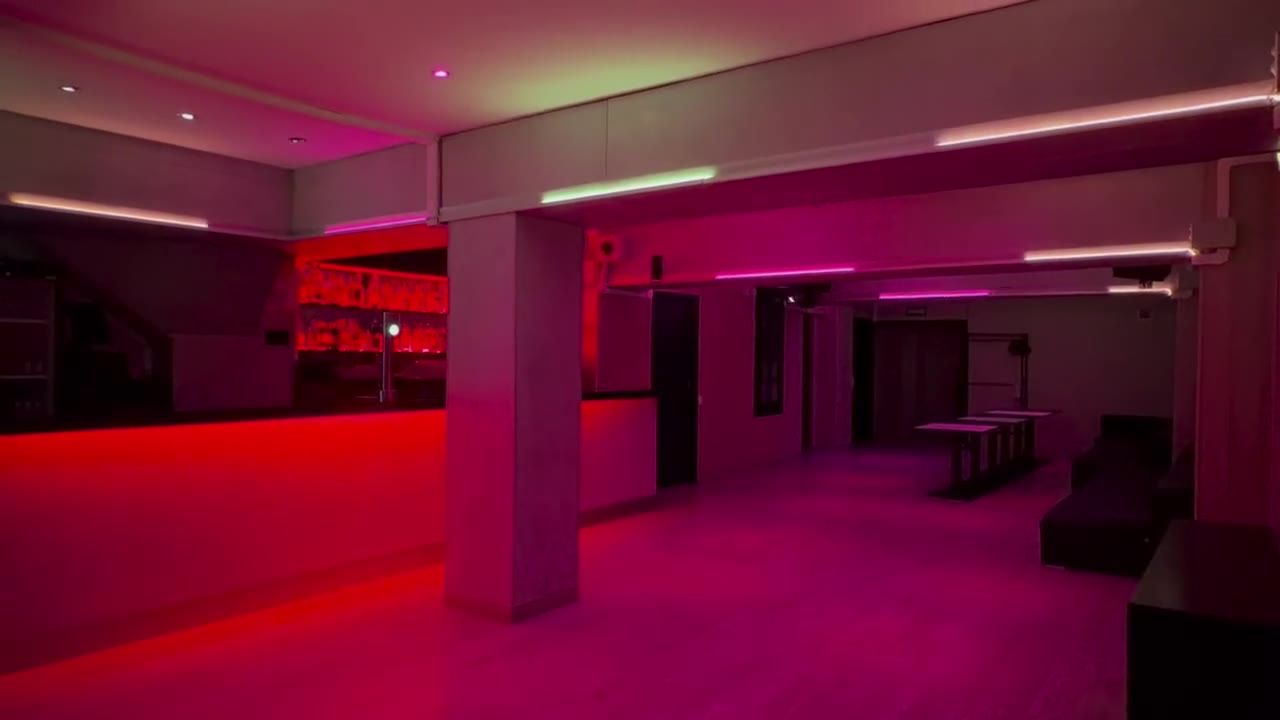 Sala Fontana con iluminación LED: ambiente rojo